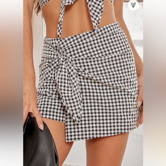 LULÚS Plaid Faux Wrap Front Lined Skort Skirt. Size L. P - Picture 1 of 12